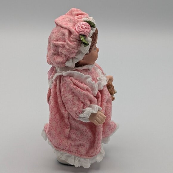 Hallmark Keepsake Mistletoe Miss 2001, 1st in Mistletoe Miss Series, Porcelain - Picture 3 of 10